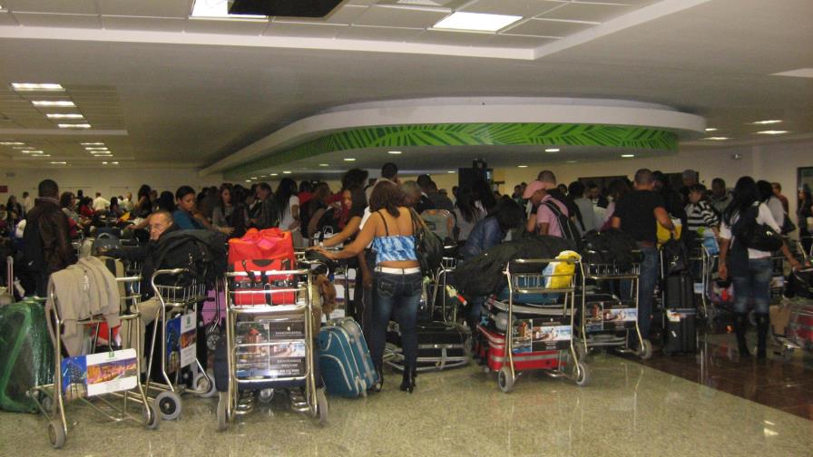 Dominicanos comienzan a llegar al país por las festividades navideñas Dominicanos comienzan a llegar al país por las festividades navideñas