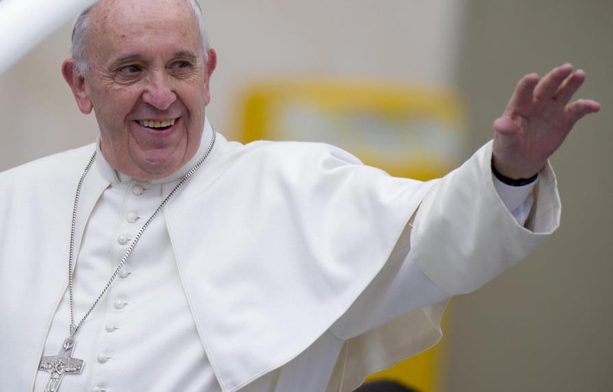 Papa Francisco dice que los religiosos “que viven como ricos” dañan a la Iglesia 