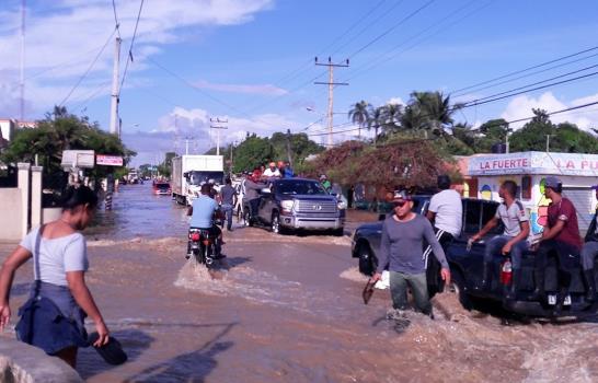 Municipio Arenoso sigue bajo las aguas del Yuna y los comunitarios carecen de alimentos  