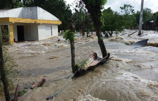 Municipio Arenoso sigue bajo las aguas del Yuna y los comunitarios carecen de alimentos  