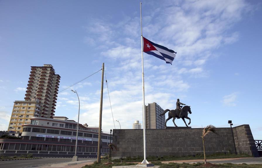 El mundo reconoce peso histórico de Castro, cuya muerte festeja la disidencia 