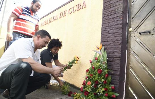 Embajada de Cuba: cerrada y con bandera a media asta 