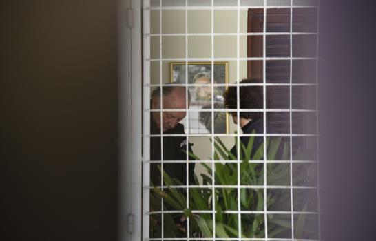 Embajada de Cuba: cerrada y con bandera a media asta 