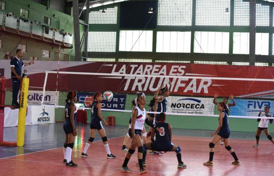 Erika Asencio logró 21 puntos en el triunfo de Metas en voleibol Claro