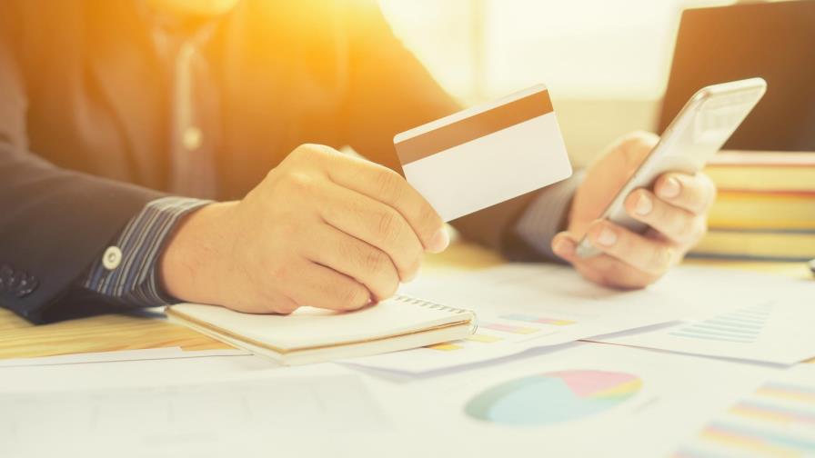 Tratan sobre riesgos de clientes bancarios Tratan sobre riesgos de clientes bancarios