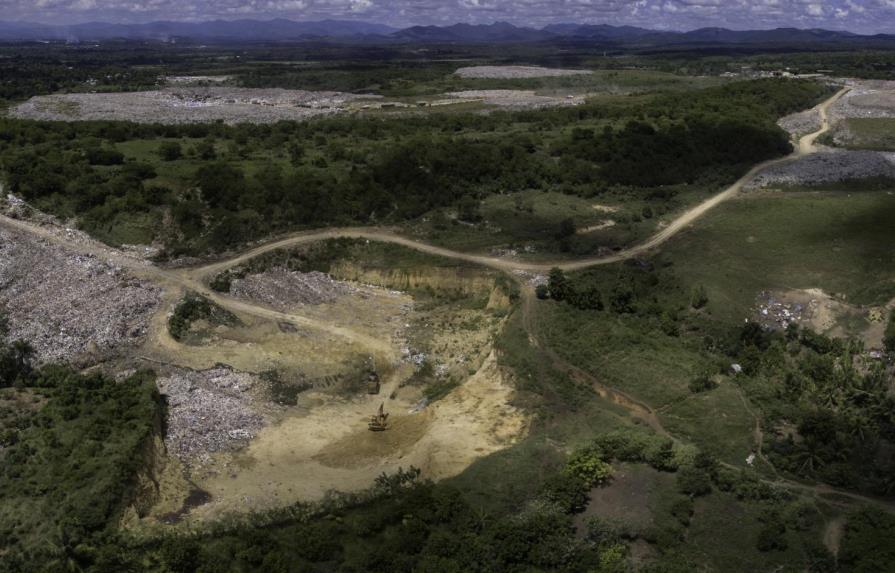 Diputados se reúnen para tratar el caso de los terrenos de Duquesa