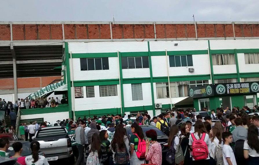Rescatan sexto superviviente de avión del Chapecoense accidentado en Colombia