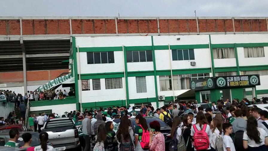Rescatan sexto superviviente de avión del Chapecoense accidentado en Colombia