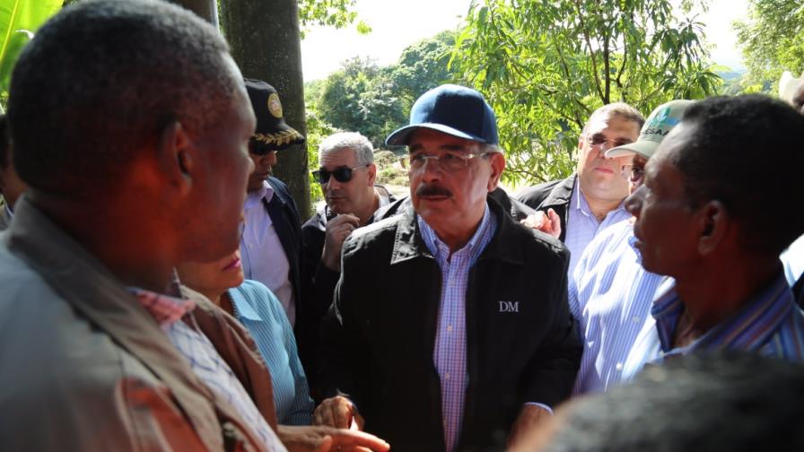 Presidente Medina visita a Villa Isabela, en Puerto Plata