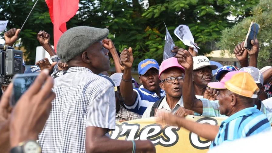 Cañeros vuelven al Palacio Nacional a reclamar pensiones 