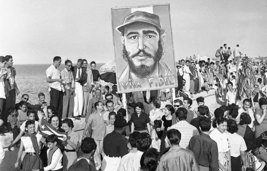Ruta al descanso final de Castro sigue la huella del pasado 