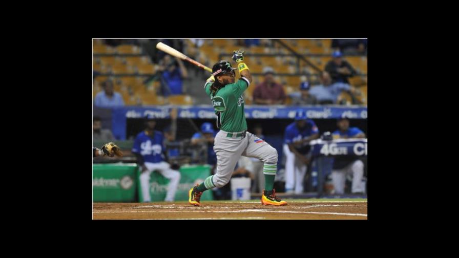 Alexis Pantoja lidera triunfo de Tiburones de la Guaira