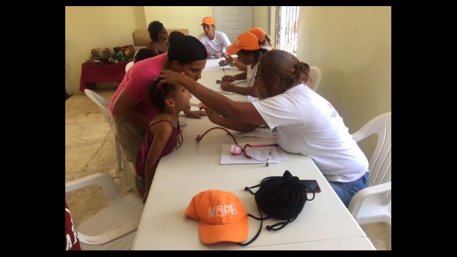 Obras Públicas realiza operativo médico y de fumigación en Moca y San Francisco Macorís