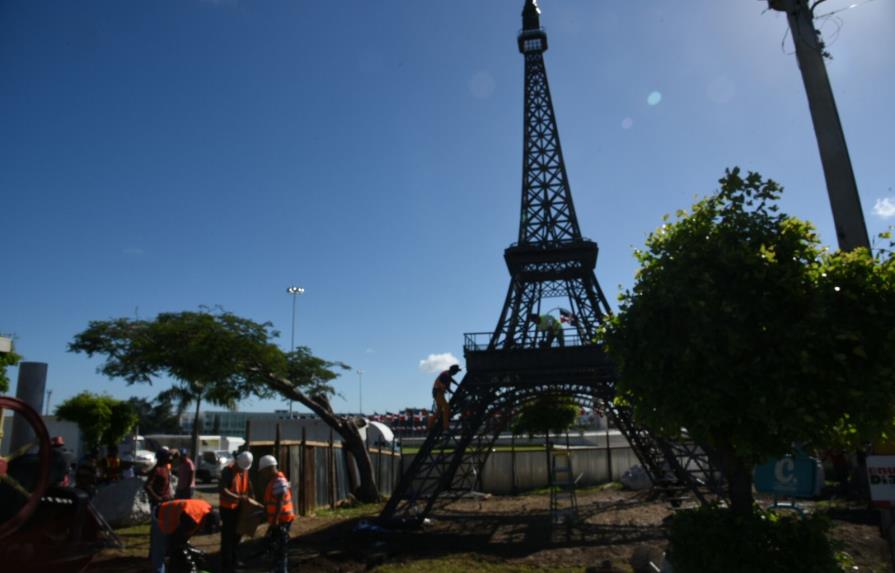 Emplazan ayuntamiento a paralizar montaje de la “Torre Eiffel”; Francisco Peña: “Que se retraten ahí ahora”