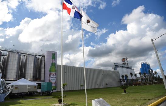La Cervecería Nacional inaugura planta con una nueva línea envasadora