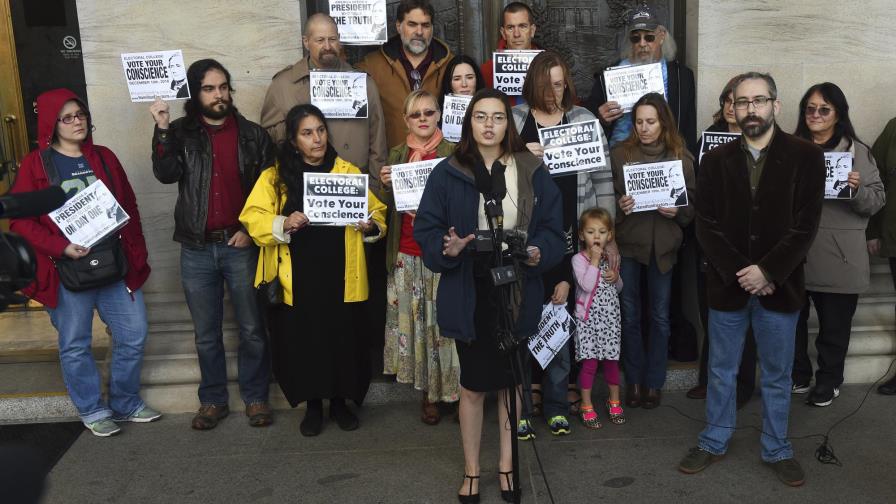 Electora demócrata se une a movimiento contra Trump Electora demócrata se une a movimiento contra Trump