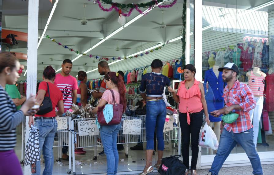 Comercio en Santiago ya hace ofertas para  la celebrar la Navidad