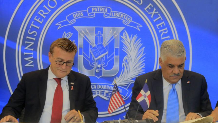 República Dominicana y Estados Unidos firman acuerdo de pre autorización aduanal de transporte aéreo  