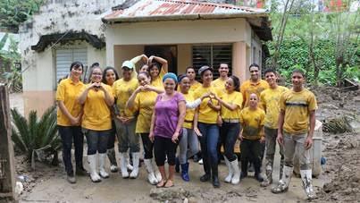Voluntarios de la Iglesia de Dios Sociedad Misionera Mundial limpian escombros en Las Lagunas, Moca