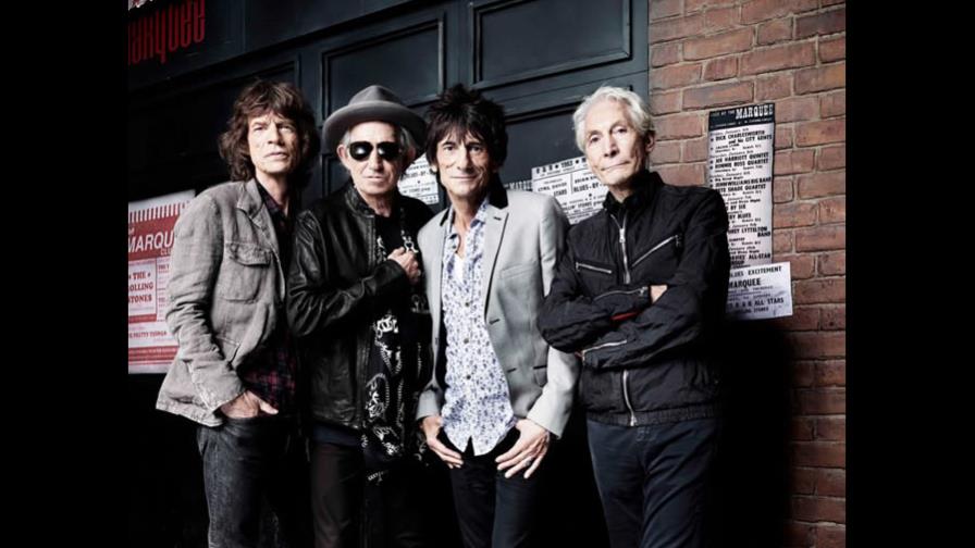 Los fans de los Rolling reciben ansiosos su nuevo álbum en el frío Londres