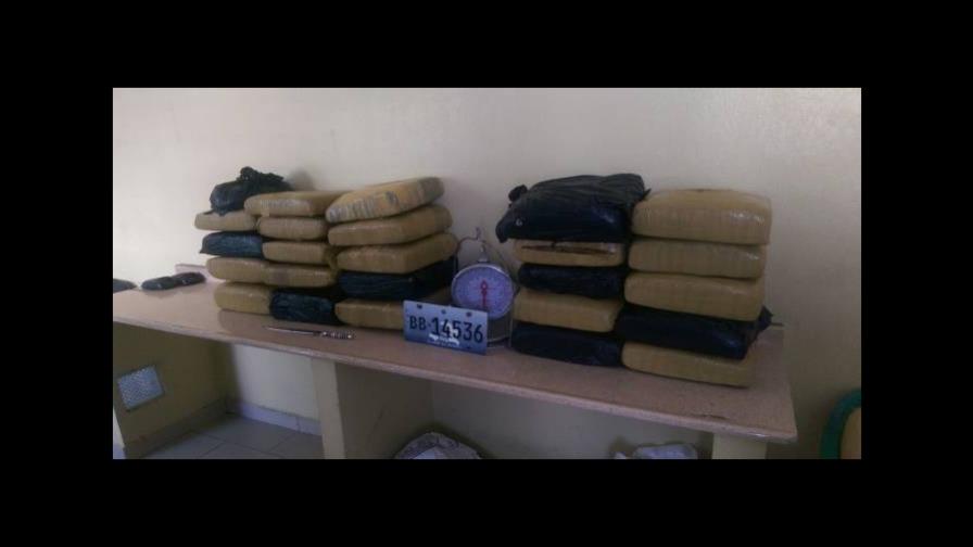 Apresan a dos haitianos y un dominicano con 242 libras de presunta marihuana en Santo Domingo Este