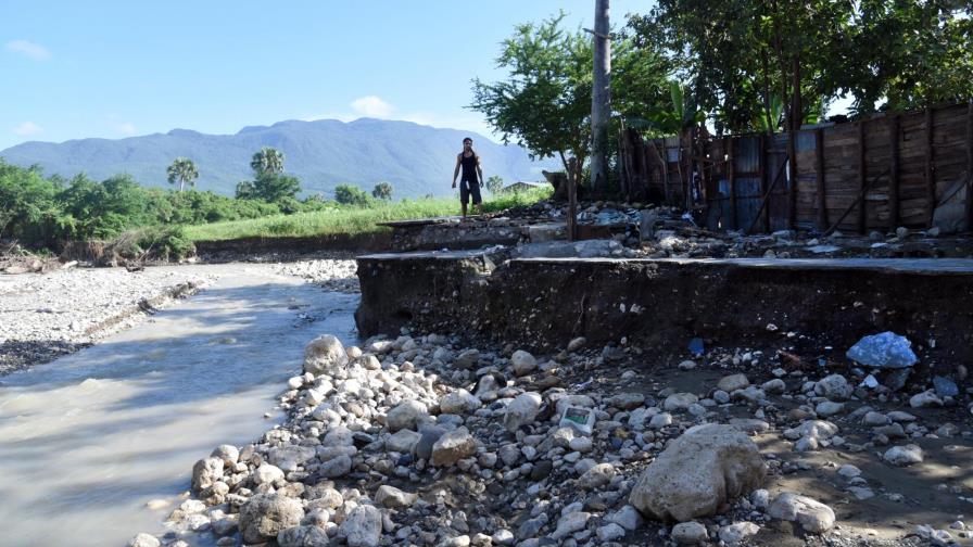 Buscan terrenos para reubicar familias damnificadas por lluvias en Santiago