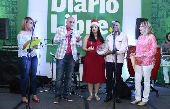 Diario Libre celebra con su planta de producción la Navidad