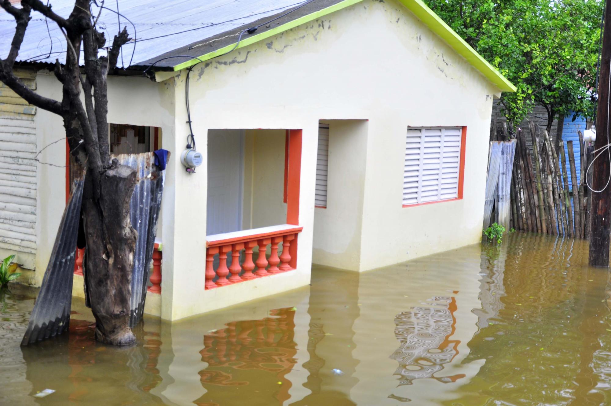 Cientos de casas han resultado afectadas por las inundaciones en Montecristi. 