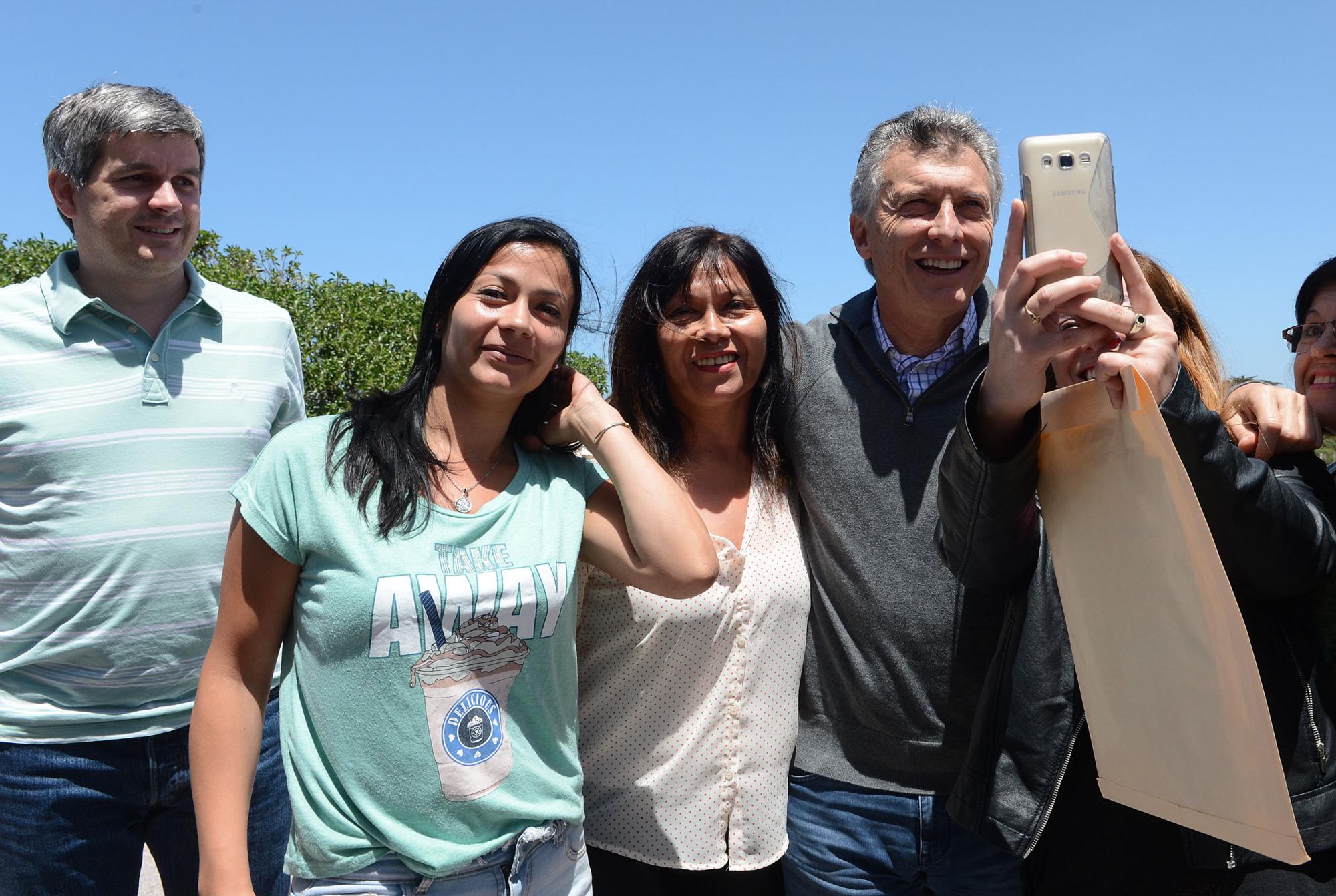 Macri concluye retiro de trabajo con ministros en Argentina