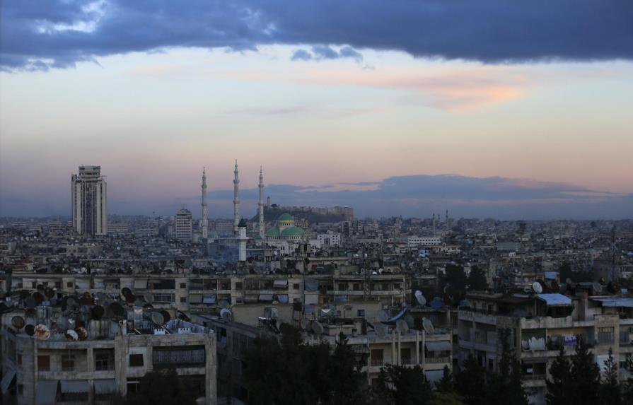 Tropas sirias y aliadas avanzan a la sitiada Aleppo