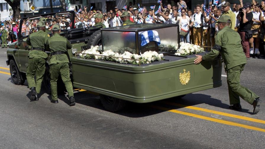 Cenizas de Fidel Castro llegan a su última morada 