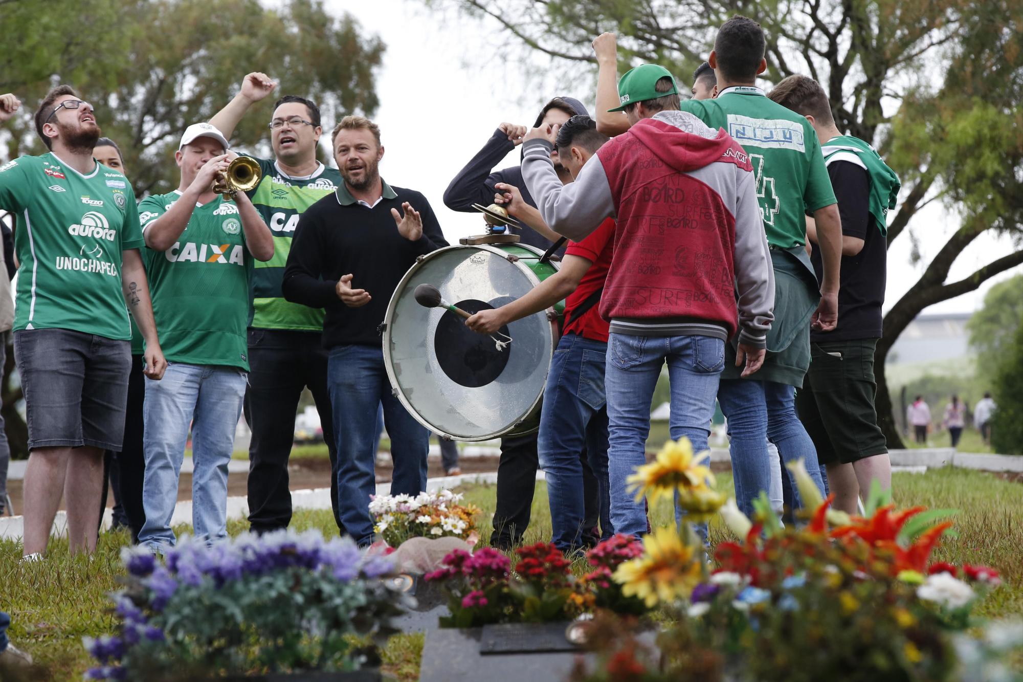 Familiares, amigos e hinchas asistieron el domingo 4 de diciembre, al funeral de presidente del club brasileño Chapecoense, Sandro Luiz Pallaoro, en la ciudad de Chapecó (Brasil).