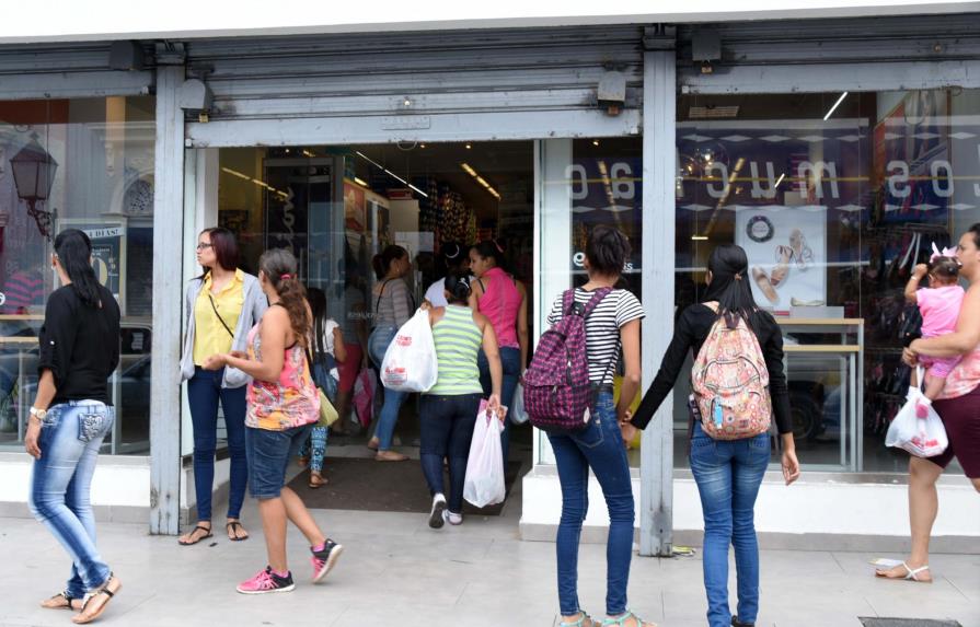 Comercio de Santiago empieza a dinamizarse con el sueldo número 13