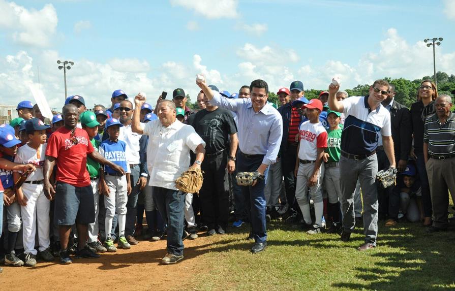 Liga Payero inicia torneo navideño en béisbol y sóftbol; reúne más de 800 niños