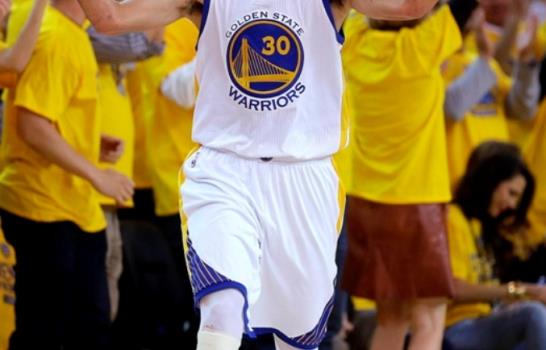 Curry 19 puntos y los Warriors suman 7mo triunfo seguido sobre Clippers 