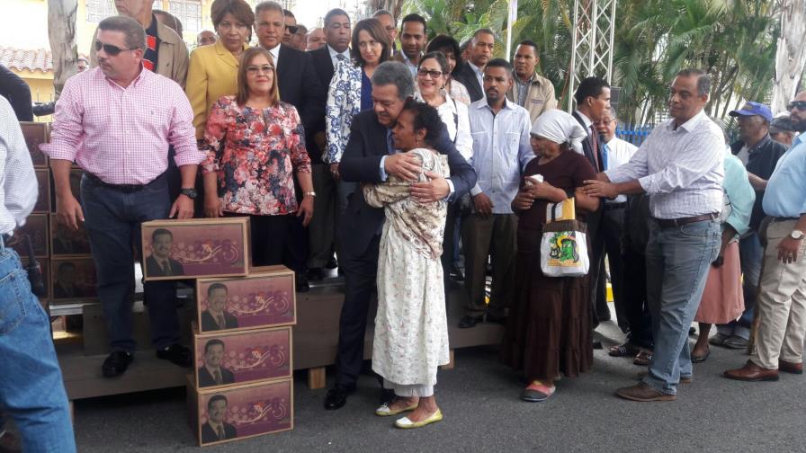 Leonel repartirá 100 mil canastas navideñas en provincias afectadas por lluvias