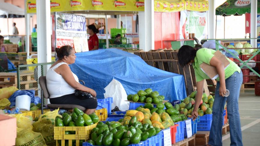 El Mercadom proyecta ventas superiores a los RD$3,500 millones
Mercadom proyecta ventas superiores a RD$3,500 MM El Mercadom proyecta ventas superiores a los RD$3,500 millones
Mercadom proyecta ventas superiores a RD$3,500 MM