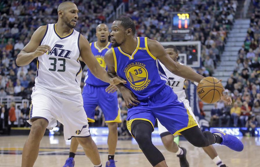 Stephen Curry contribuye con 26 a victoria de Warriors sobre Jazz 
