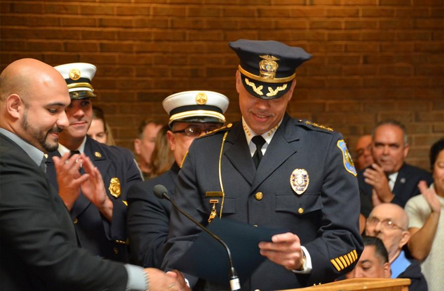 Confirman dominicano como jefe de la Policía en ciudad de Nueva Jersey