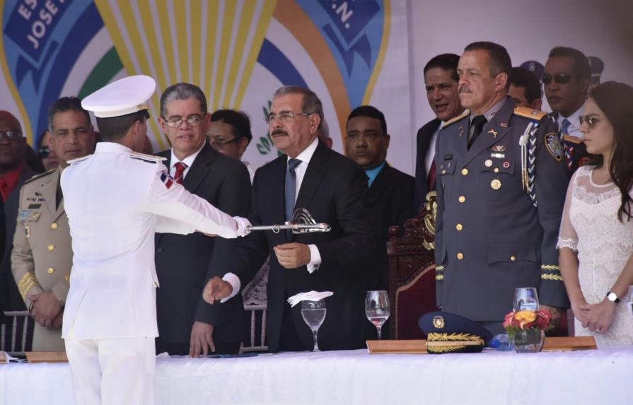 Danilo Medina encabeza graduación de cadetes de la Policía Nacional 