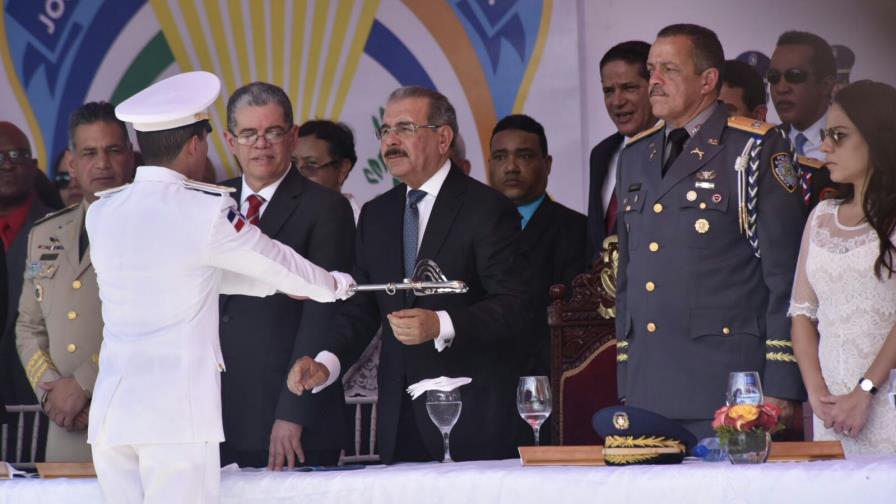 Danilo Medina encabeza graduación de cadetes de la Policía Nacional Danilo Medina encabeza graduación de cadetes de la Policía Nacional