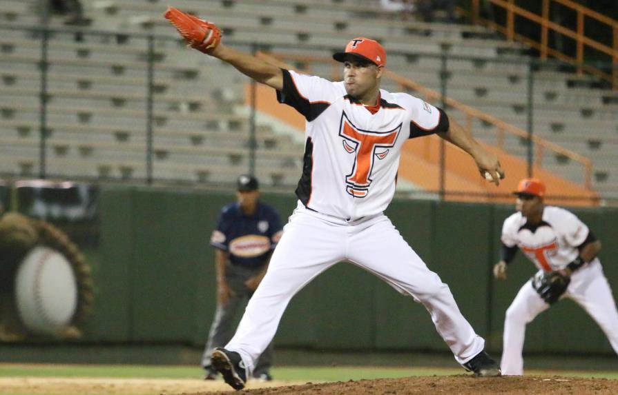 Raúl Valdés llegó a 401 ponches en el béisbol dominicano