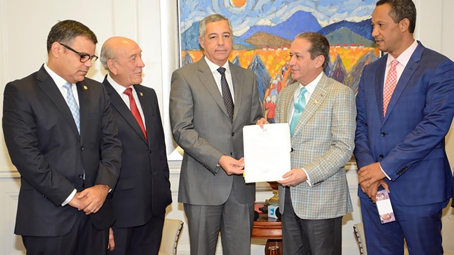 Gobierno busca modificar Presupuesto para procurar RD$11,802 millones Gobierno busca modificar Presupuesto para procurar RD$11,802 millones