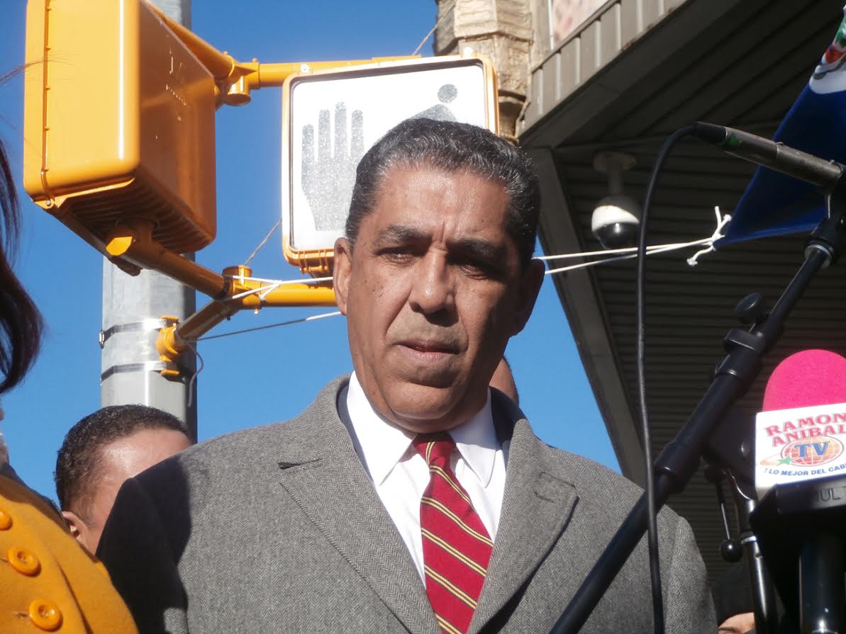 Adriano Espaillat en la actividad