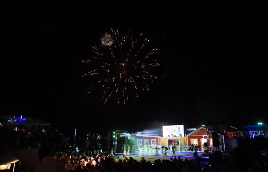 Presidente Medina encabeza inauguración del parque de luces en Santo Domingo Este