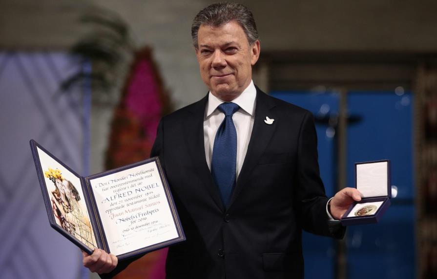 Santos recibe el Nobel de la Paz y da por terminada la guerra en Colombia 