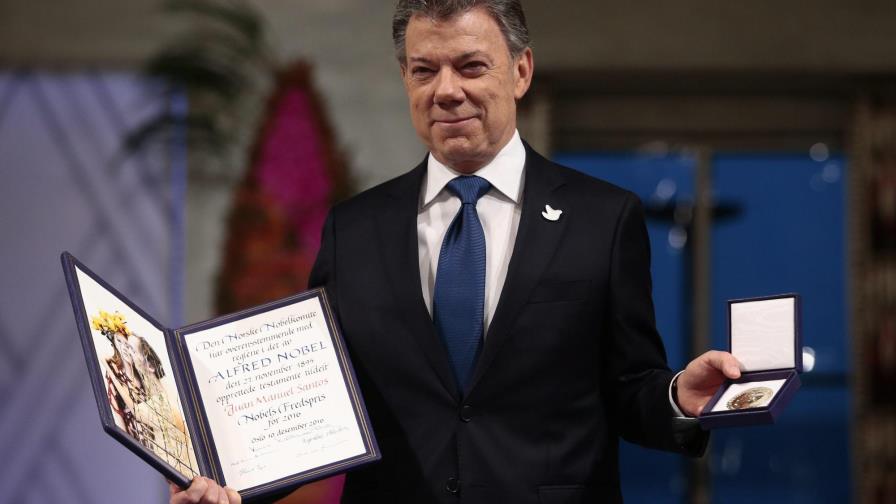 Santos recibe el Nobel de la Paz y da por terminada la guerra en Colombia 