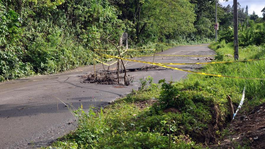 Derrumbes incomunican a Puerto Plata y Santiago por carretera turística
