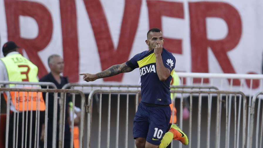Carlos Tevez zambulle al River Plate en su propio estadio; lidera triunfo del Boca Juniors