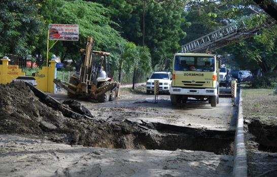 Se hunde tramo de avenida Antonio Guzmán en Santiago